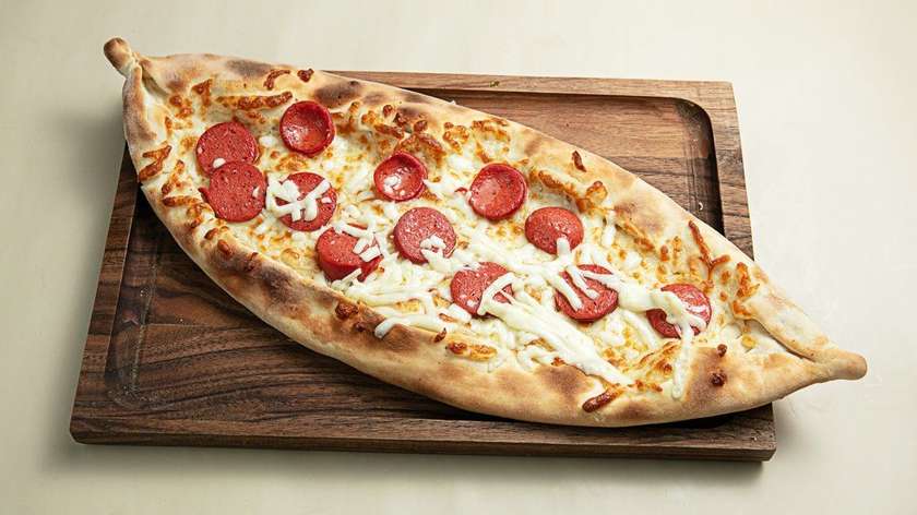Sucuklu Pide