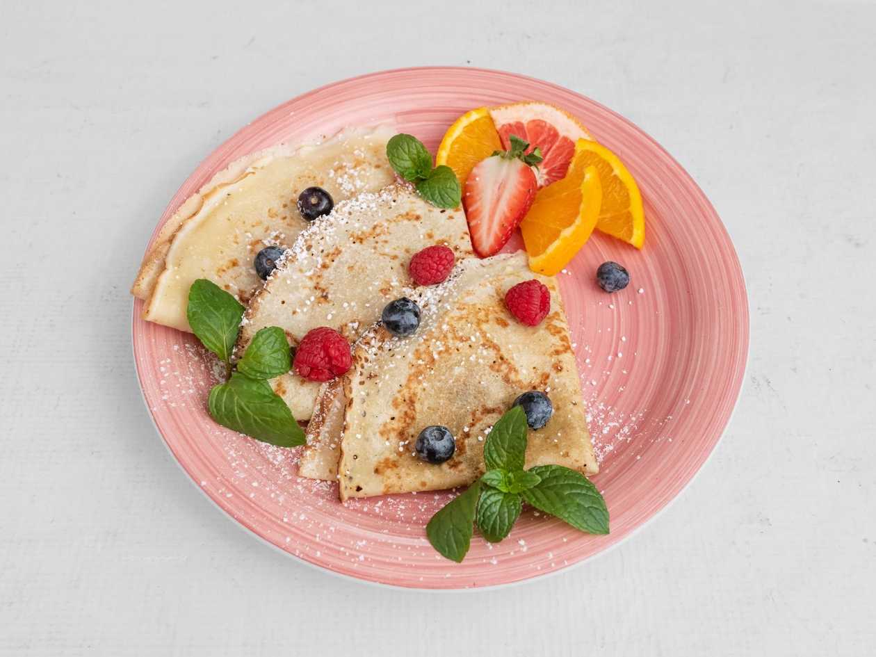 NALEŚNIKI Z BIAŁYM SEREM I JABŁKIEM PRAŻONYM