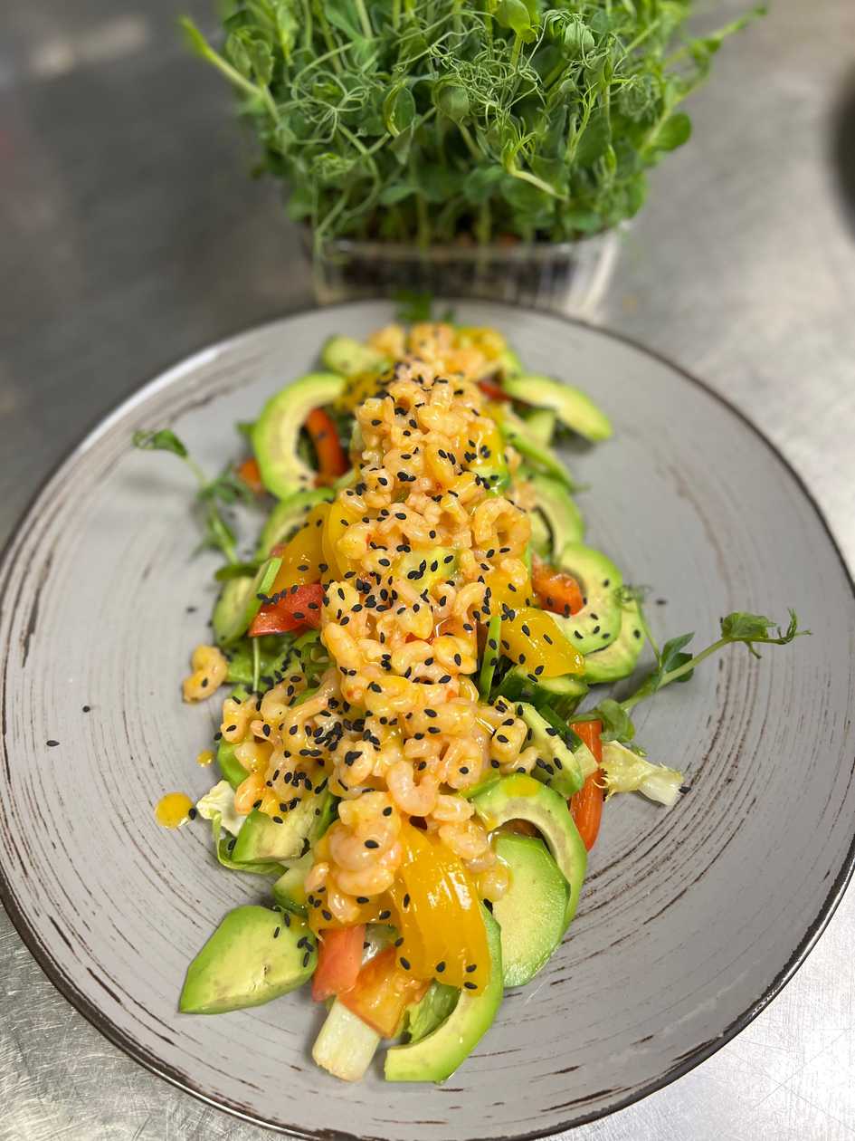 Prawn salad with mango and avocado