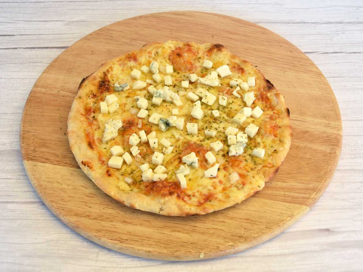 Pizza four types of cheese