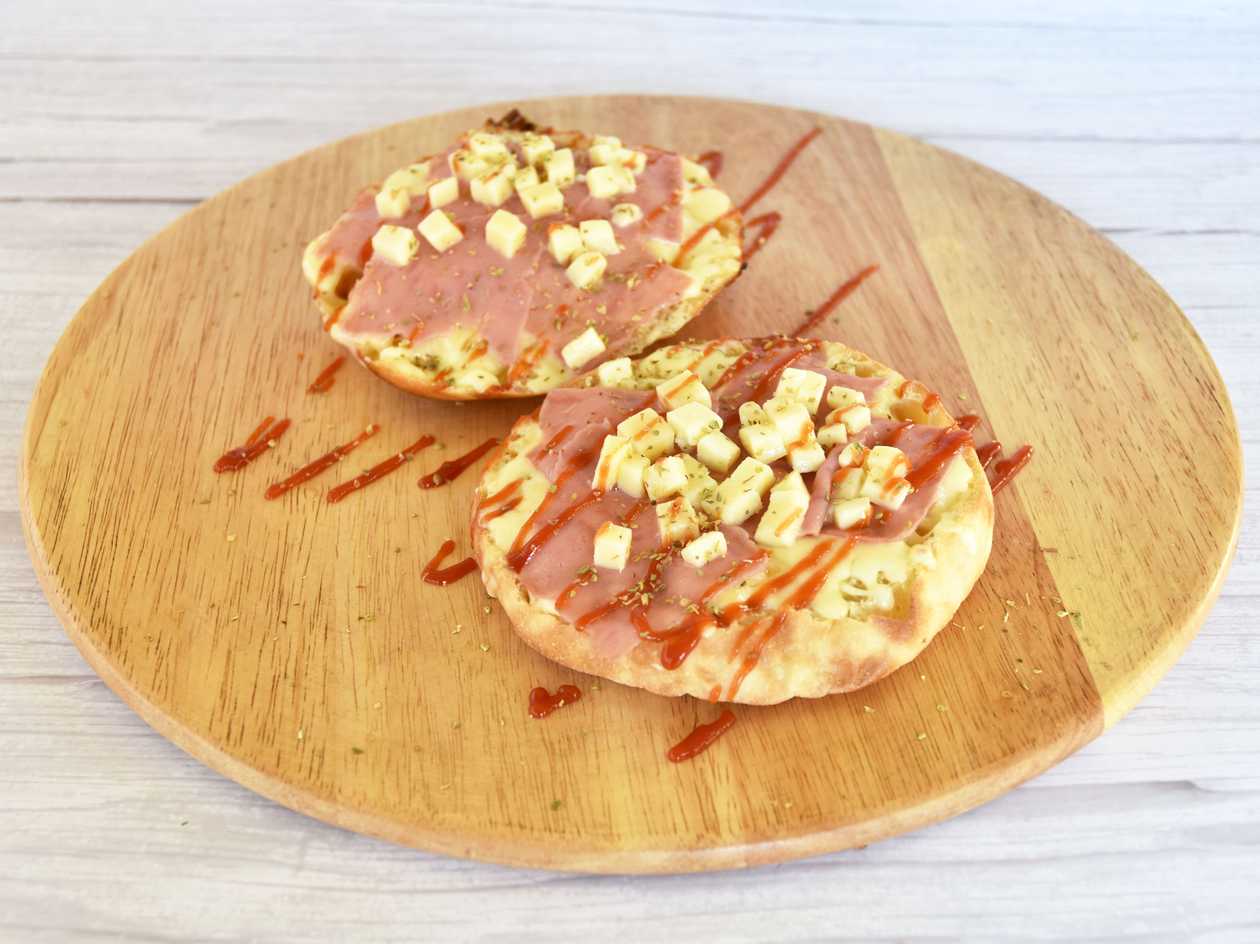 Bruschetta with ham and mozzarella