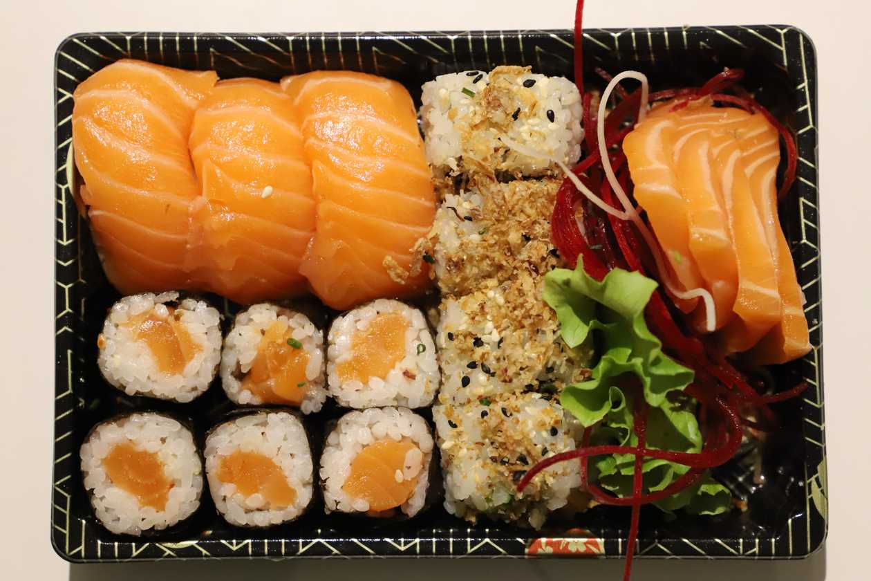 U31 sushi mistos com salmao