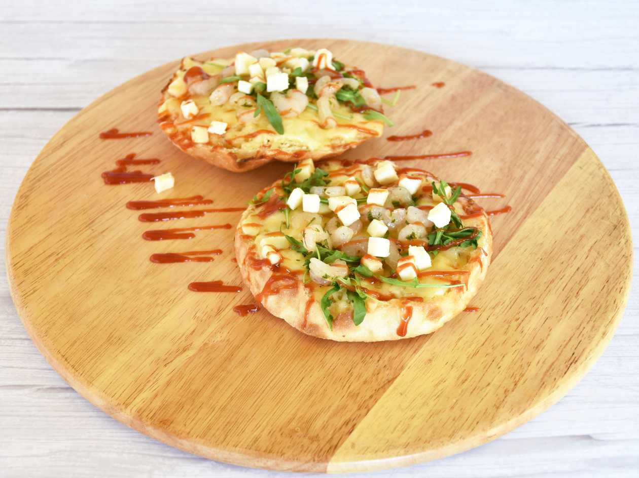 Bruschetta with shrimp and mozzarella
