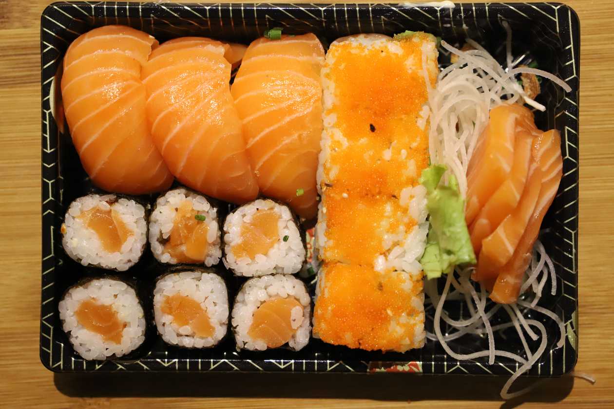 U30 Sushi misto com salmão