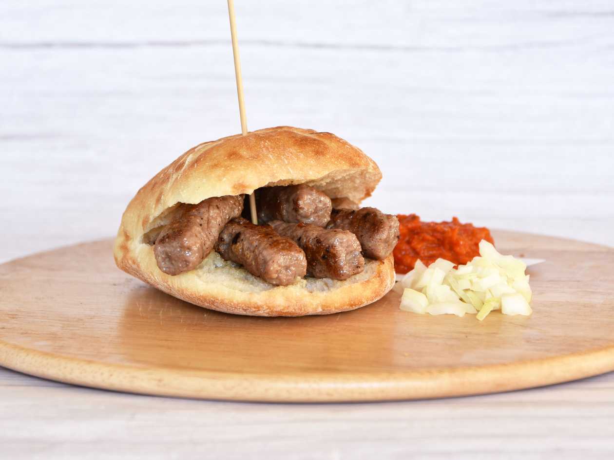 Cevaps in flatbread (5 pieces)