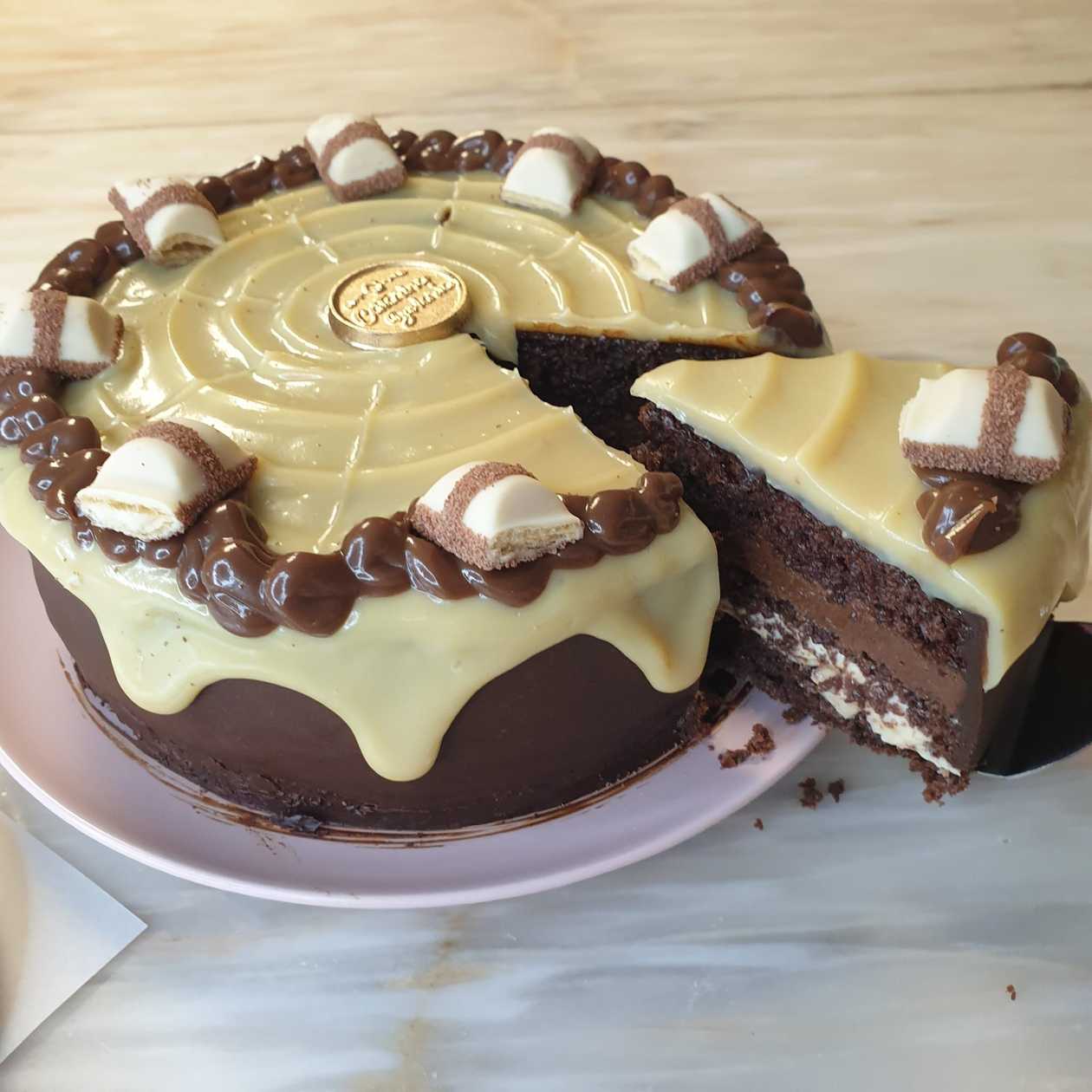 Kinder Bueno Cake Slice