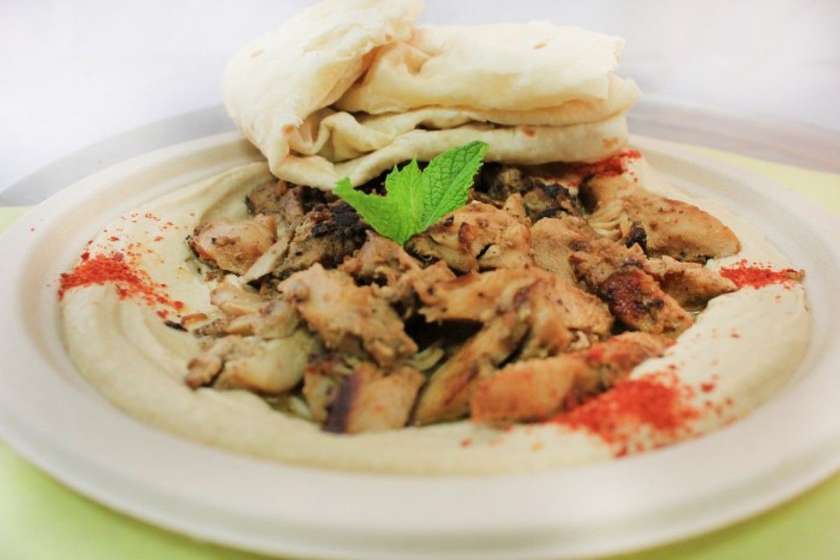 Hummus cu shaorma de pui