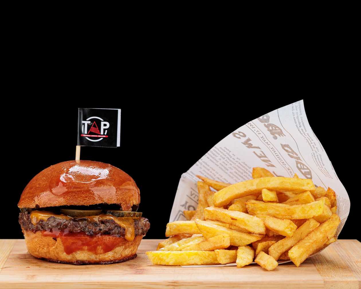 Mini Cheeseburger + Cartofi Prajiti