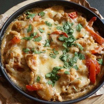 Пательня з курячим м'ясом