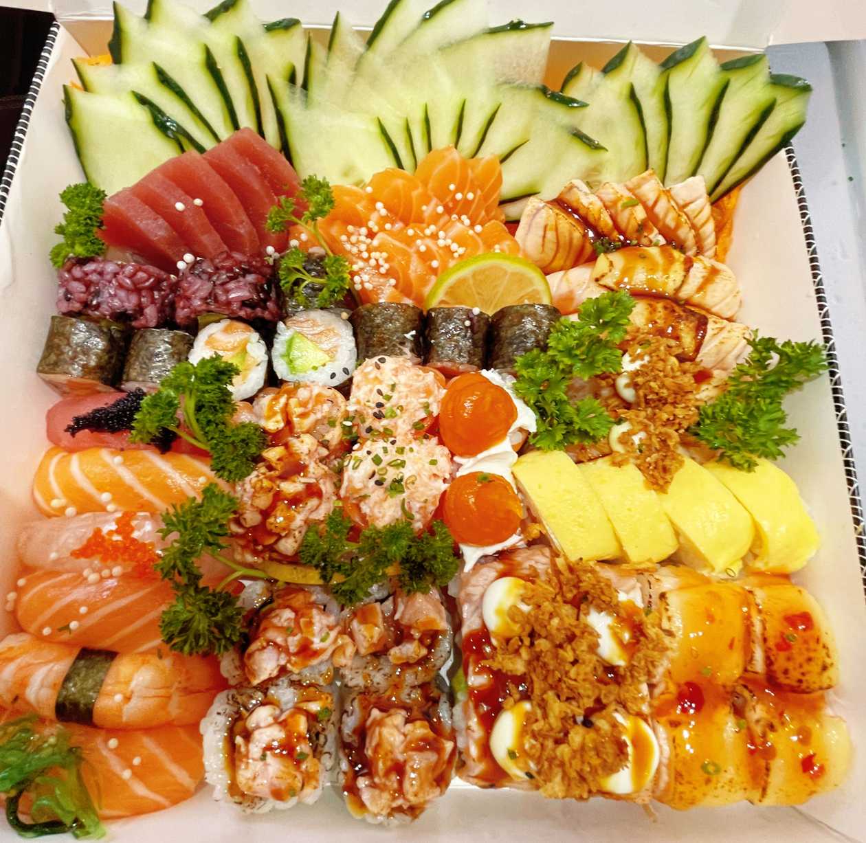 UC3.Combo Sushi Sashimi 刺身盛り合わせ 56P