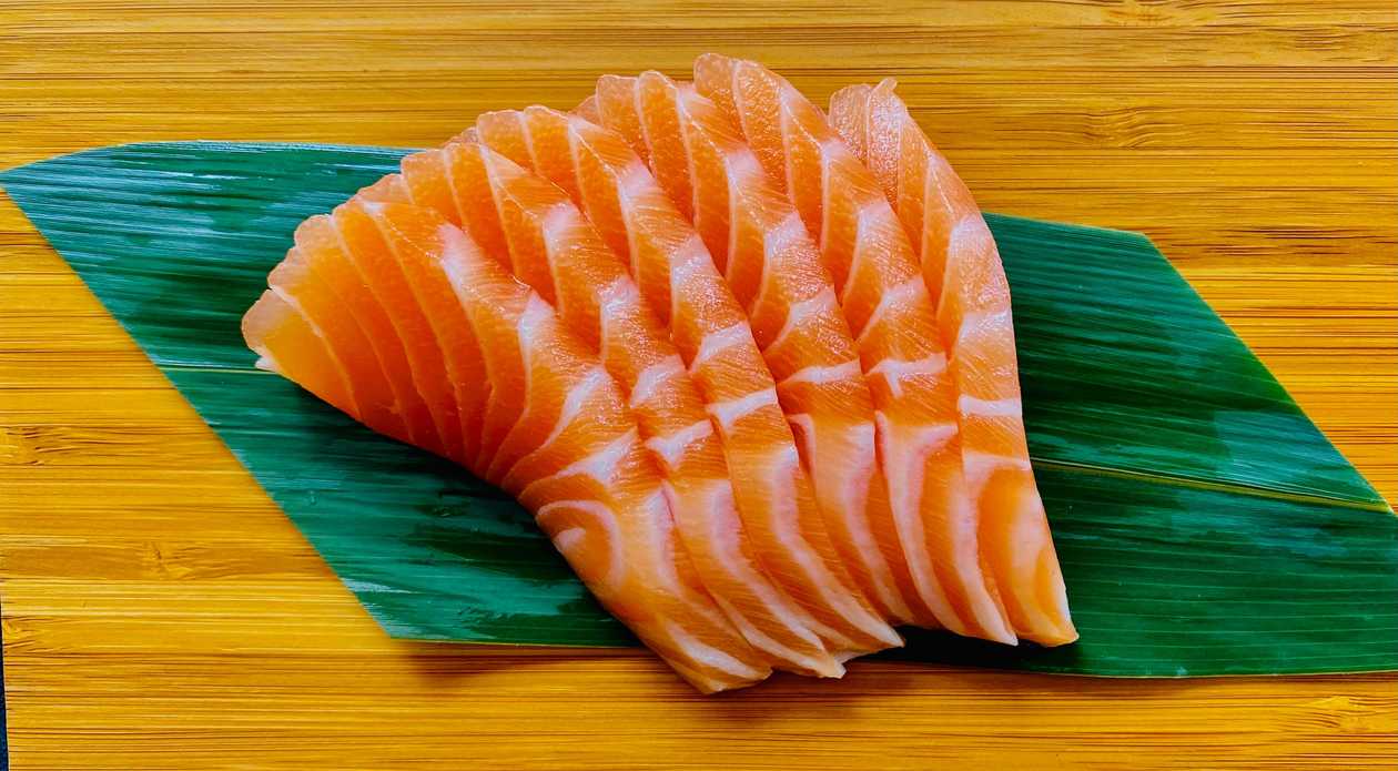 Salmon Sashimi (6 Pieces)