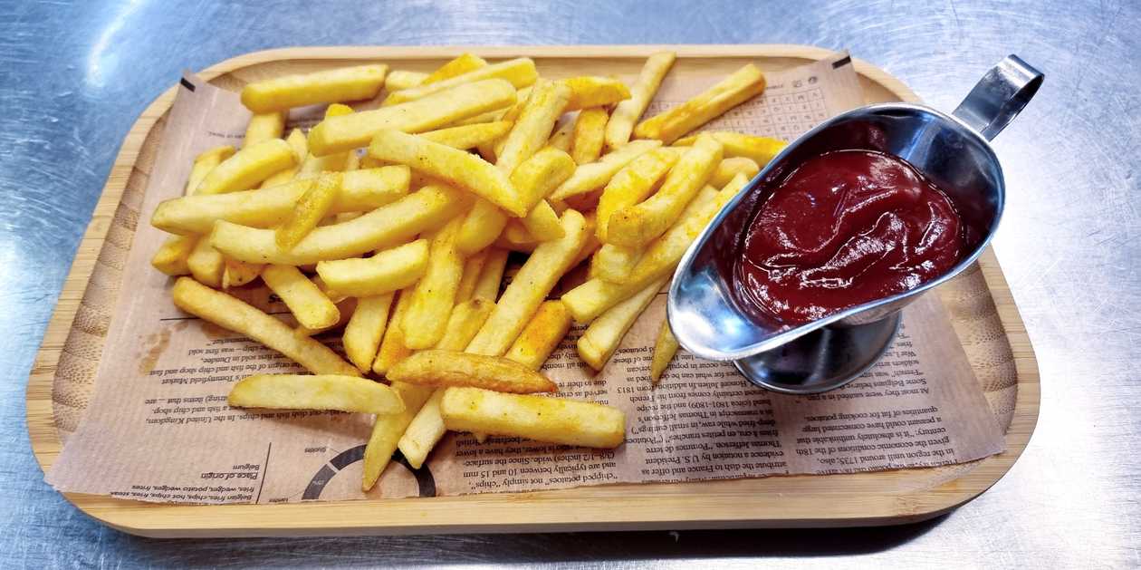 Bulvytės fri su pomidorų padažu