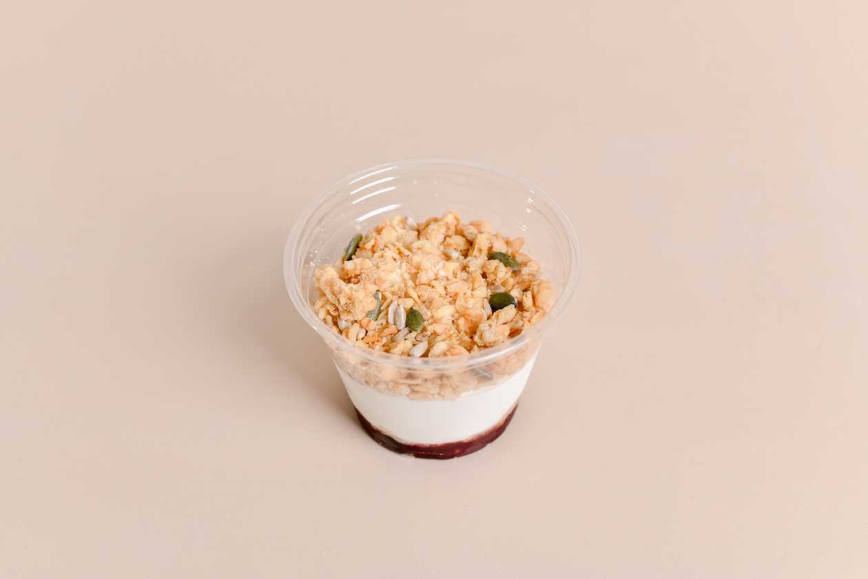 Yoghurt Pot Granola & Berries