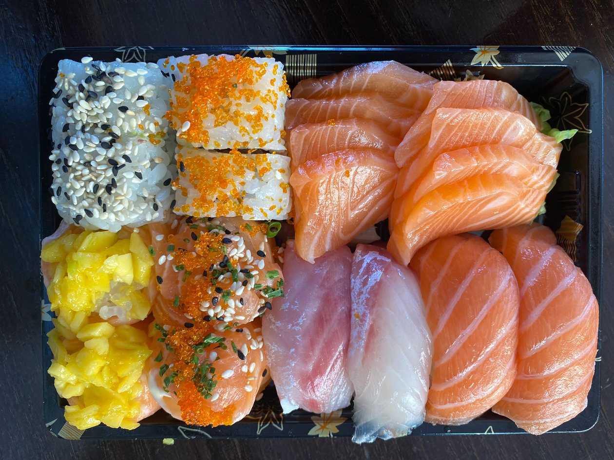 T44-Sushi Mistos e Sashimi (18 pcs)