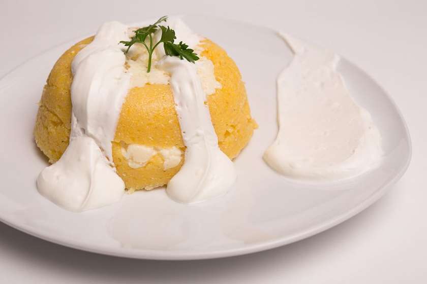 Polenta with kneaded cheese and sour cream
