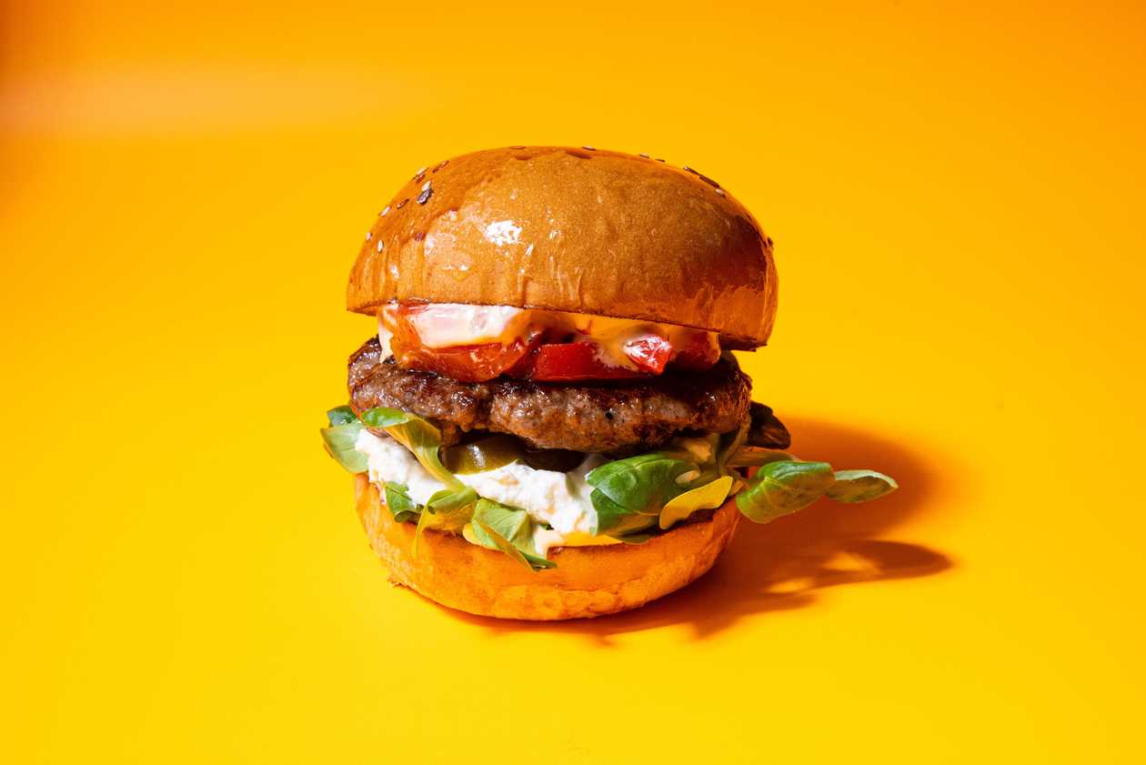 Burger cu branza de capra