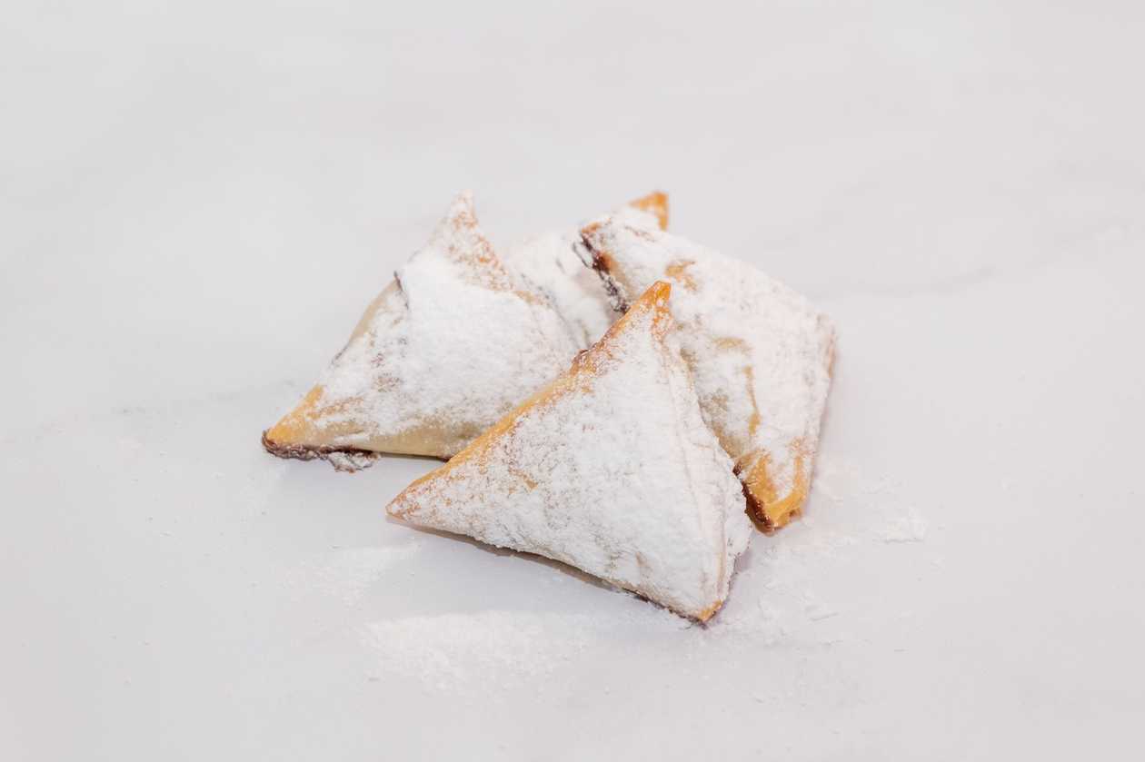 Mpourekia With Chocolate Cream