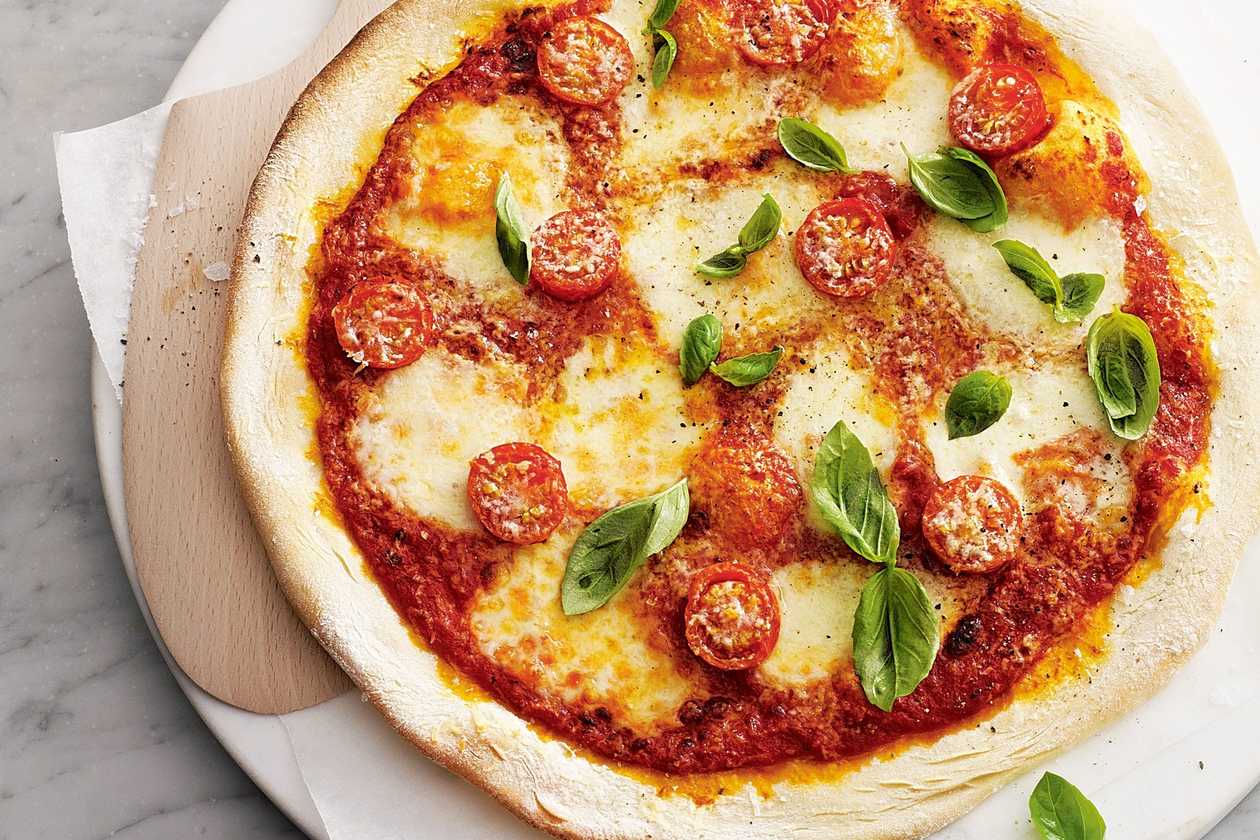 Menu pizza Margarita medium +Bebida-buy 1 get 1 🎁🎁