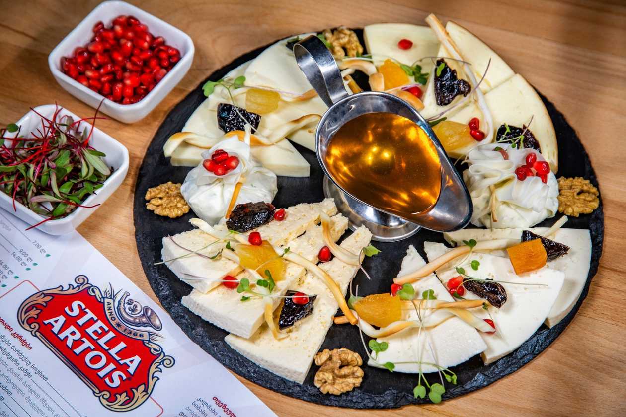 Georgian Cheese Plaer