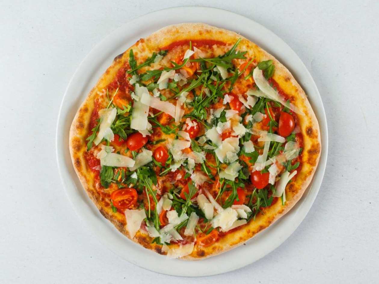 16. Rucola pizza