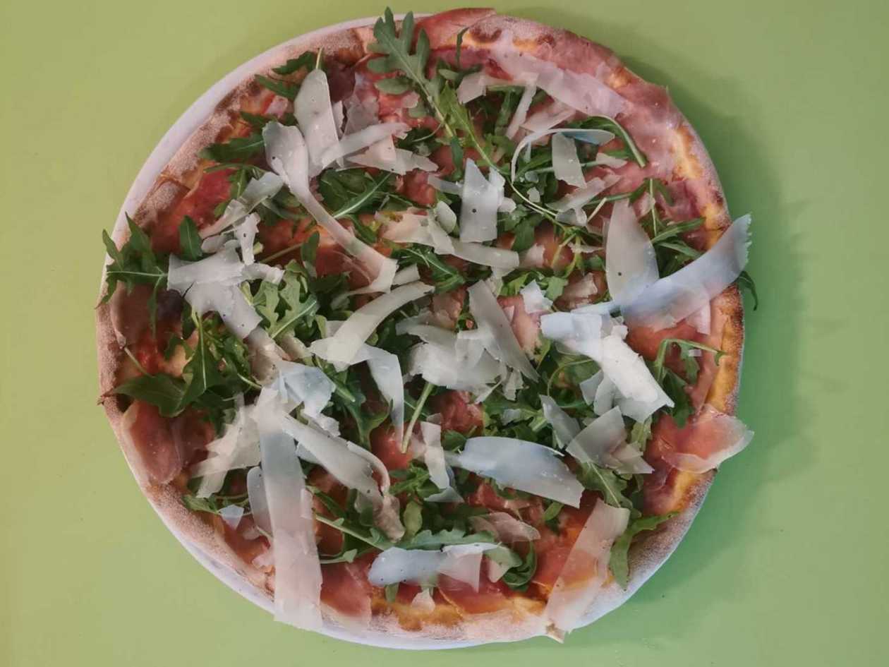 118. Prosciutto crudo e rucola pizza 45