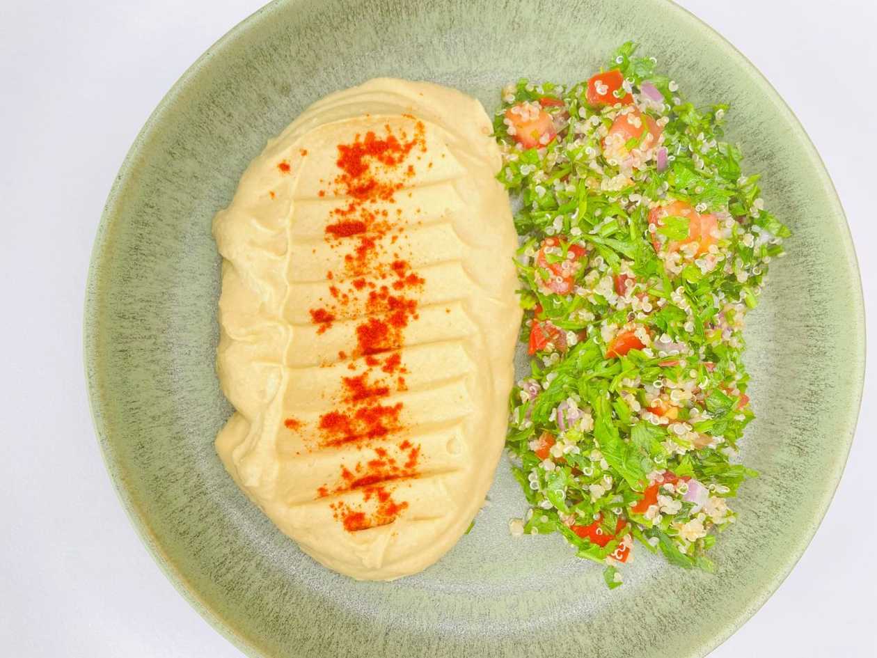 Humus tahini cu Tabbouleh şi quinoa– vegan
