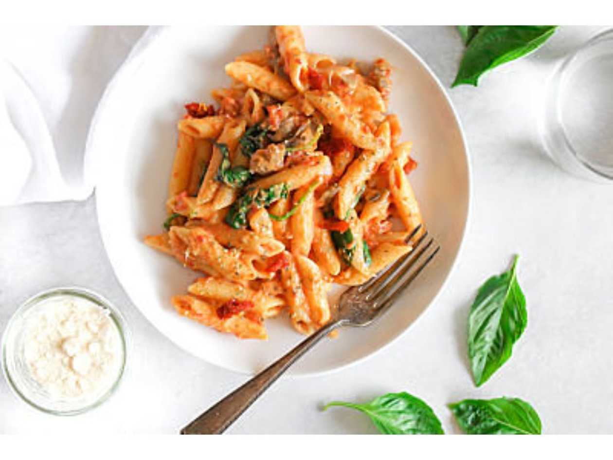 Penne cu ciuperci, roşii şi busuioc - vegan