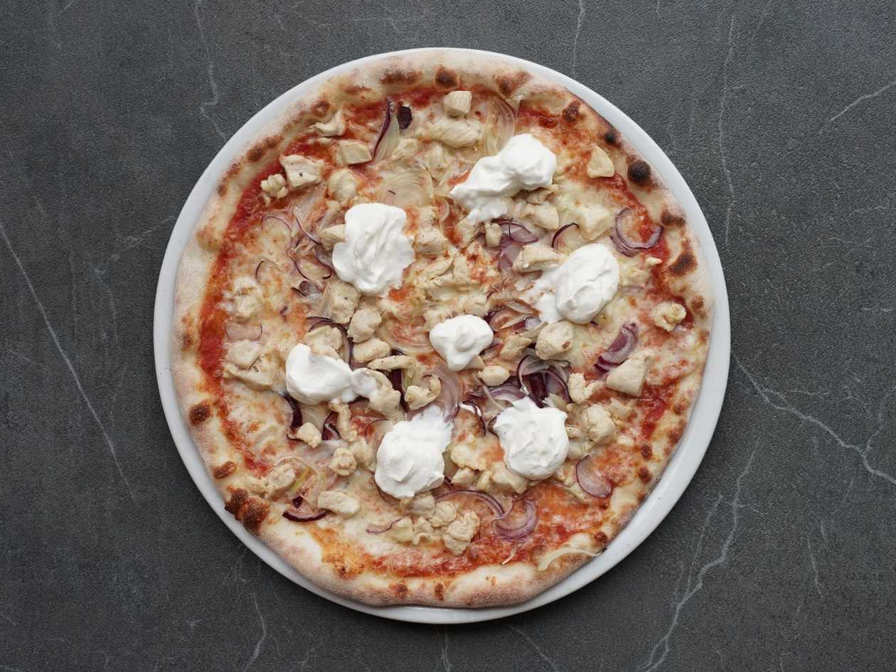 123. Pollo e cipolla pizza 45