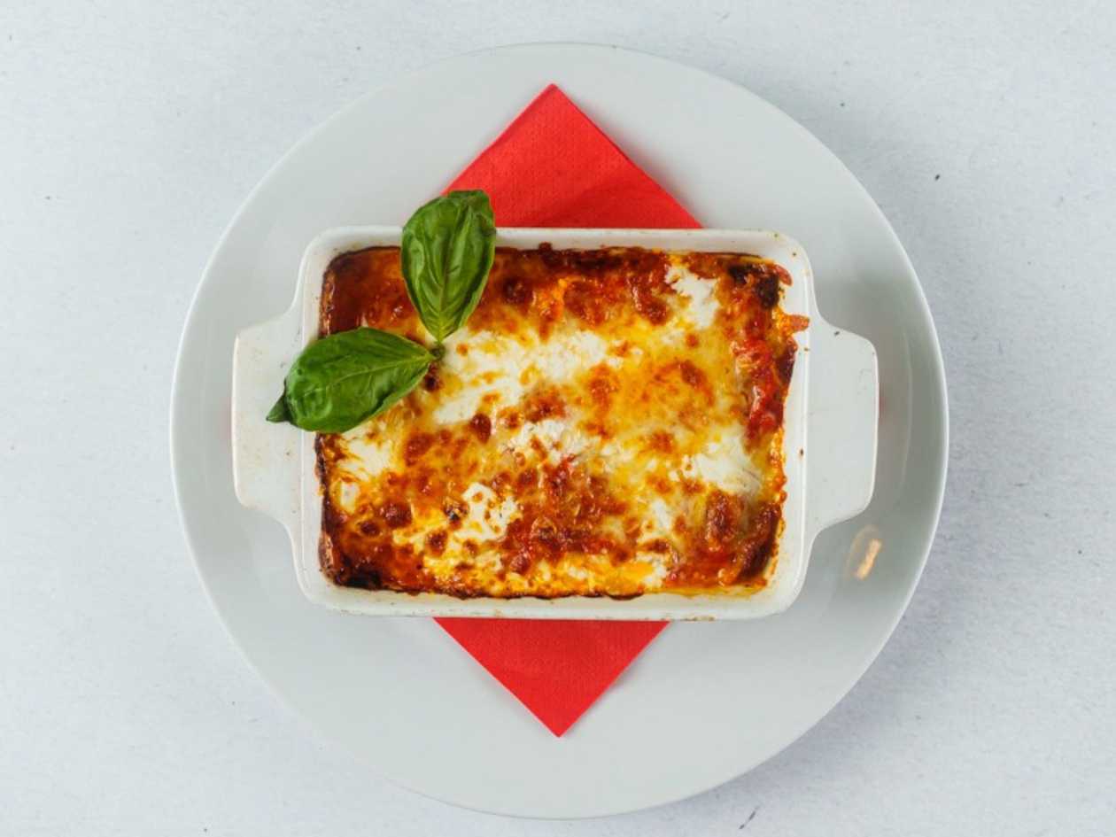 73. Lasagne bolognese