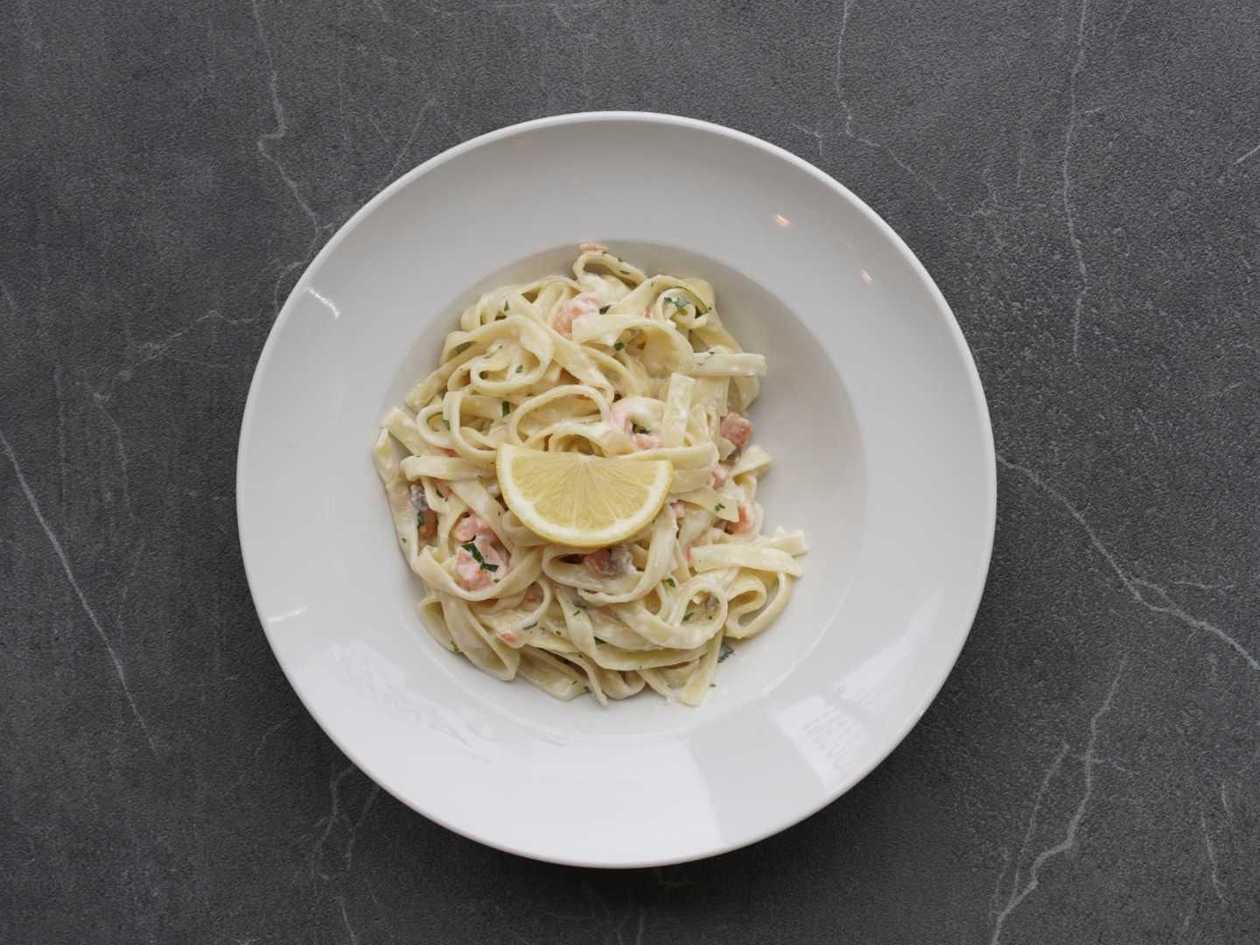 65. Tagliatele salmone