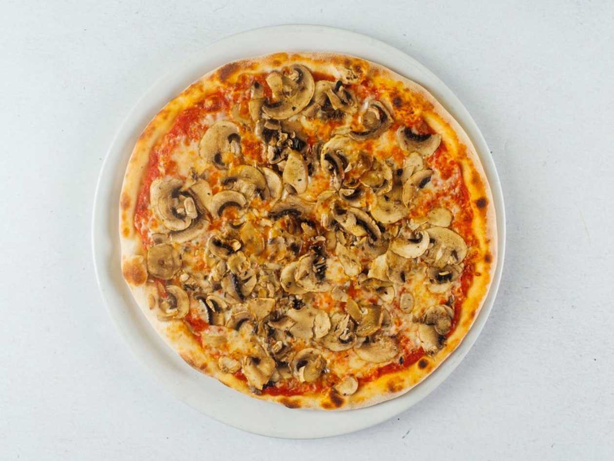 4. Funghi pizza