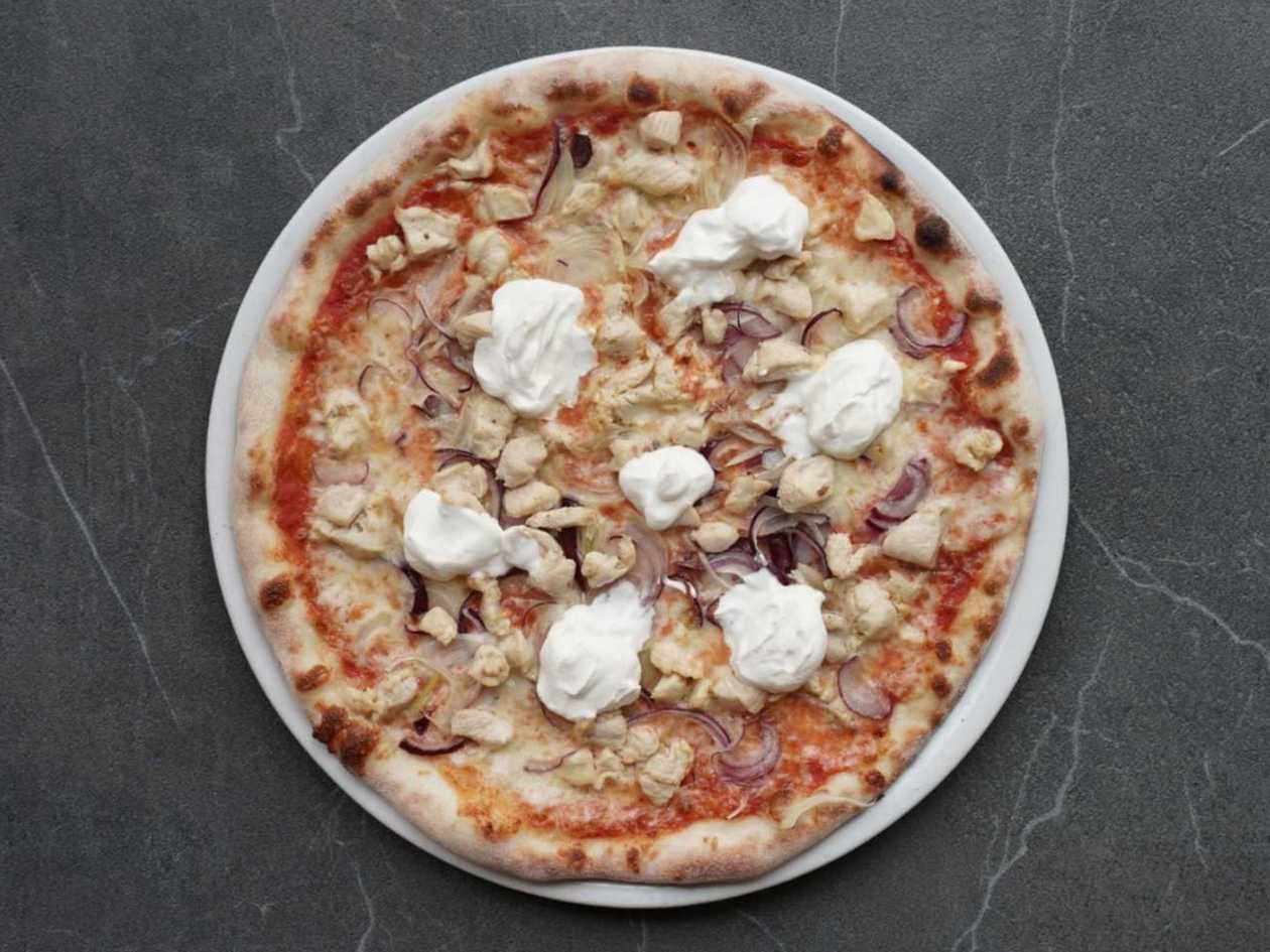 23. Pollo e cipolla pizza