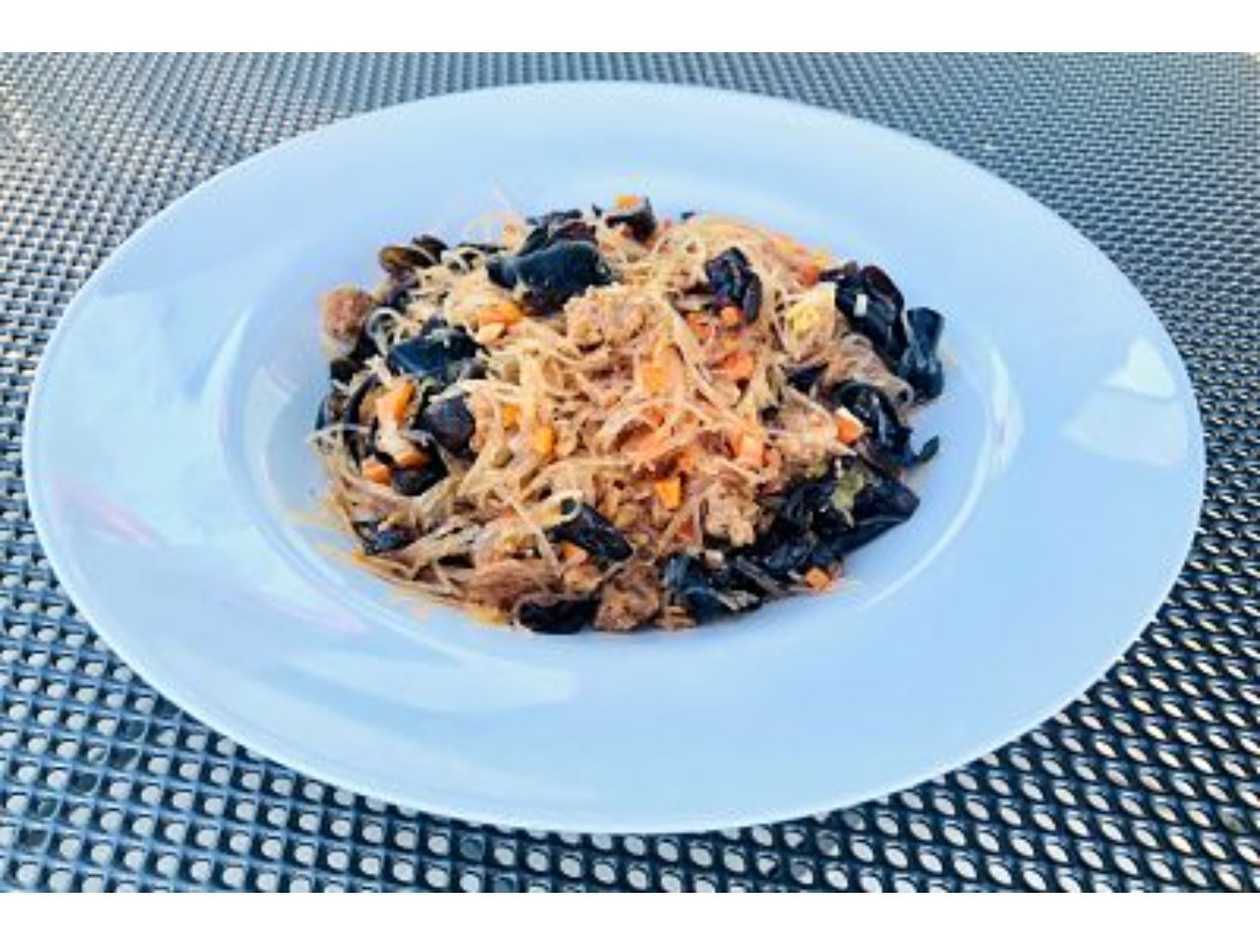 Noodles din fasole mung cu Beyond şi Urechi de lemn (opţional picant)