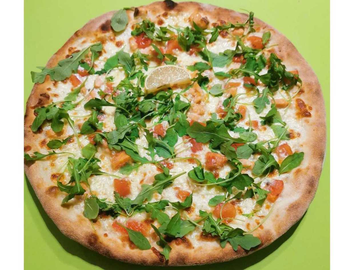 111. Salmone pizza 45