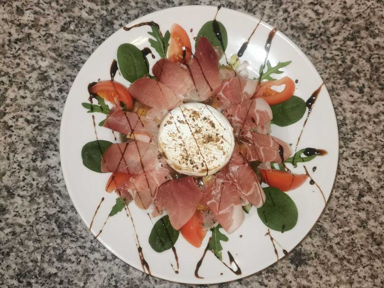 507,. Insalata prosciutto al formaggi)