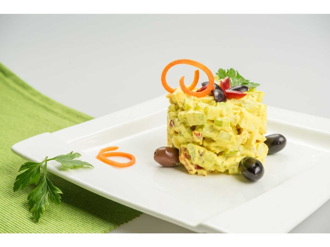 Salată cu telina turmeric antioxidantă – raw