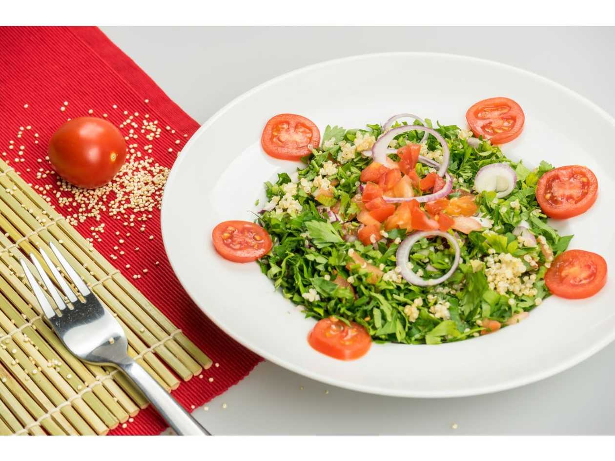 Tabbouleh cu quinoa – raw