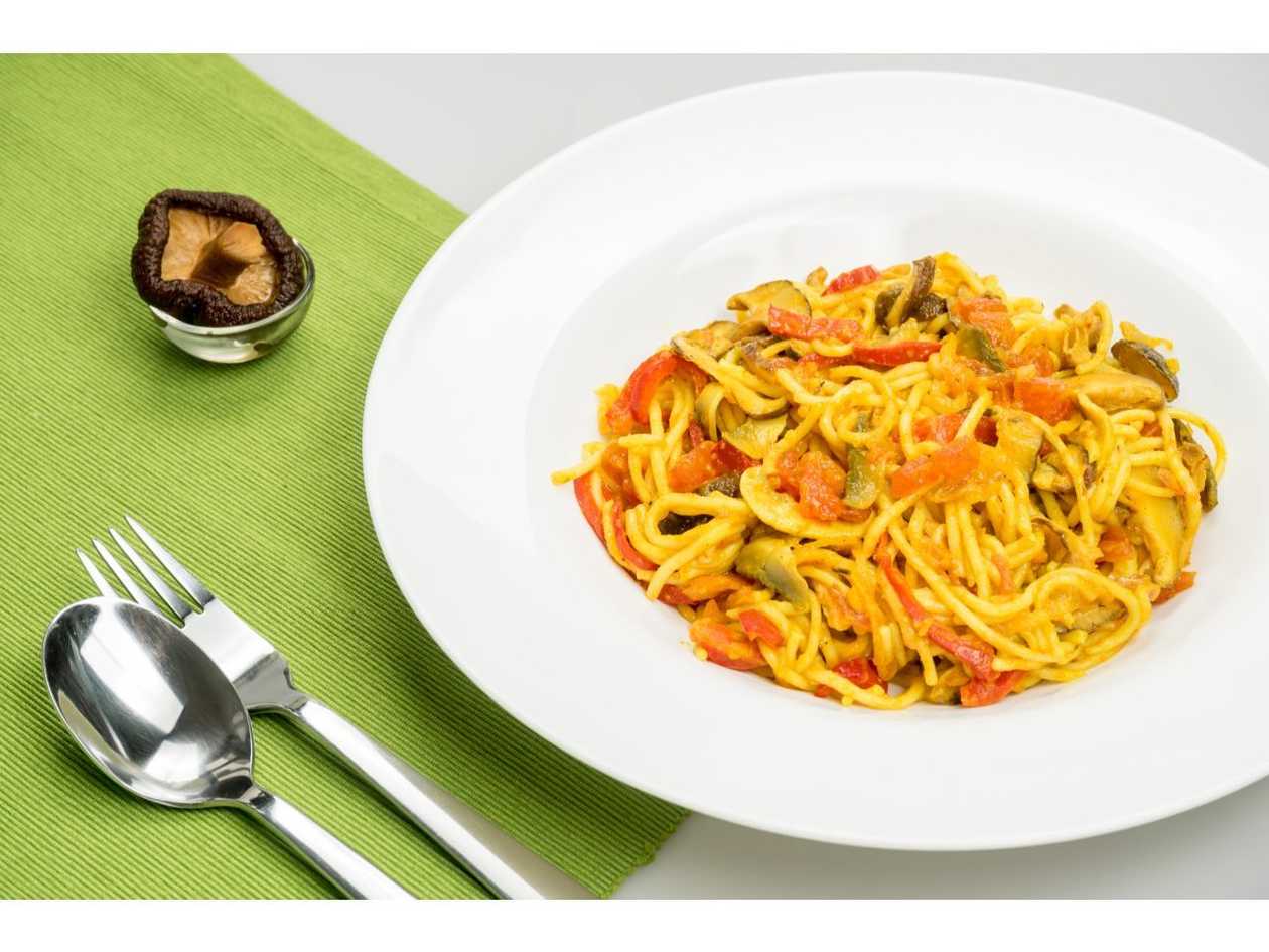 Spaghetti din orez cu ciuperci shiitake (opţional picant) - vegan