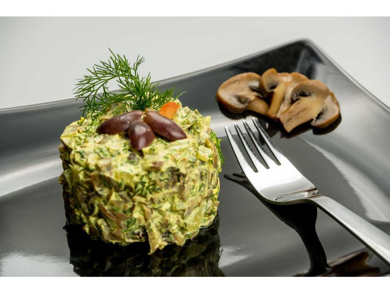 Salată de ciuperci champignon cu cremă de caju - vegan