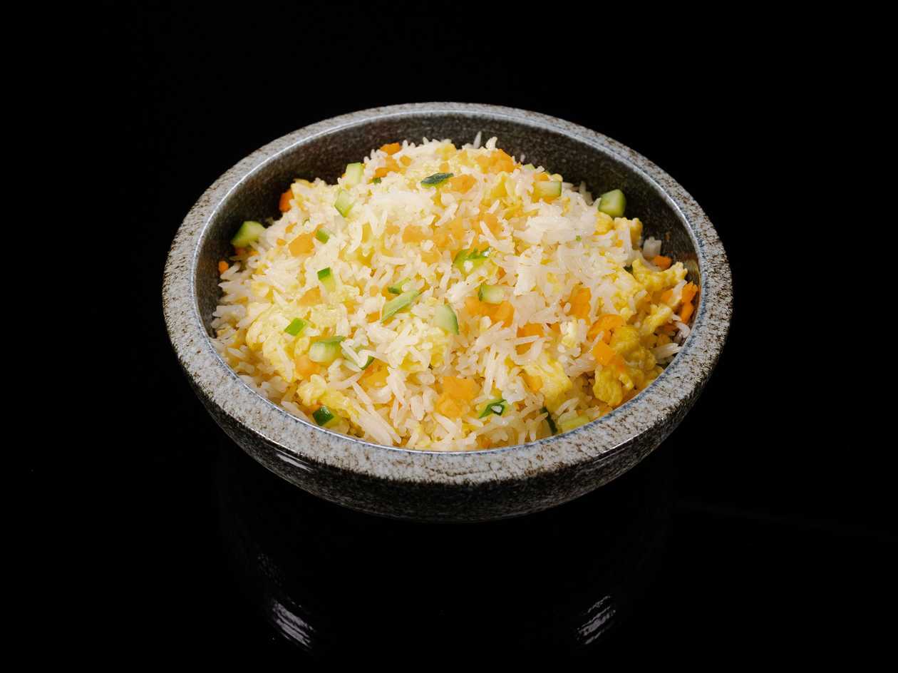 016. Egg Fried Rice with Vegetables