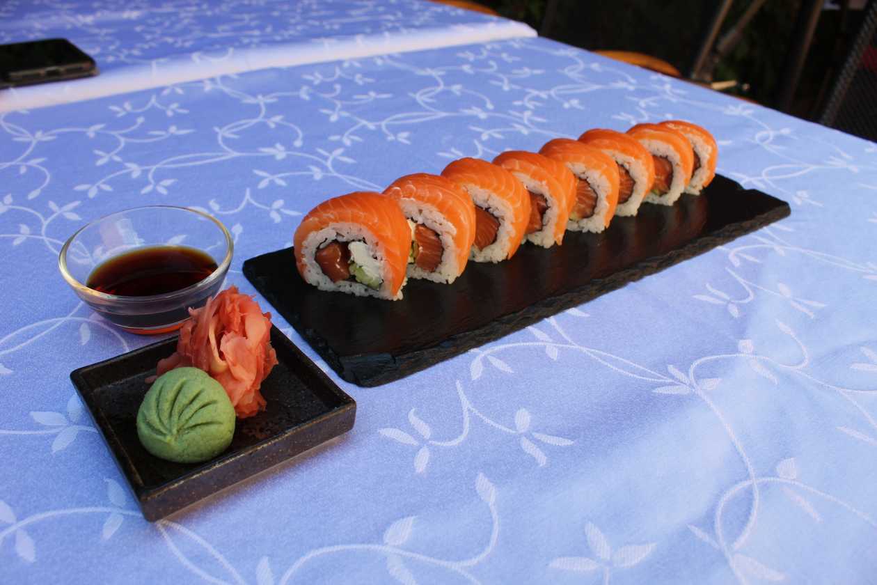 Special salmon roll