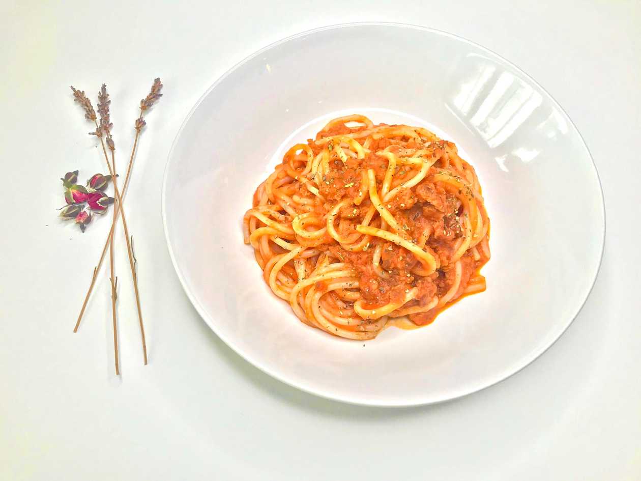 Spaghetti bolognese cu Beyond Meat