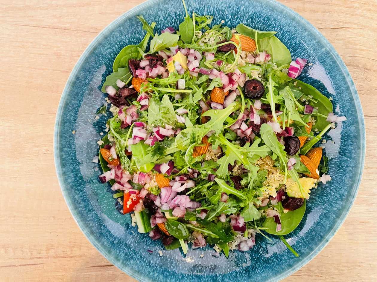 Salată quinoa cu avocado - raw