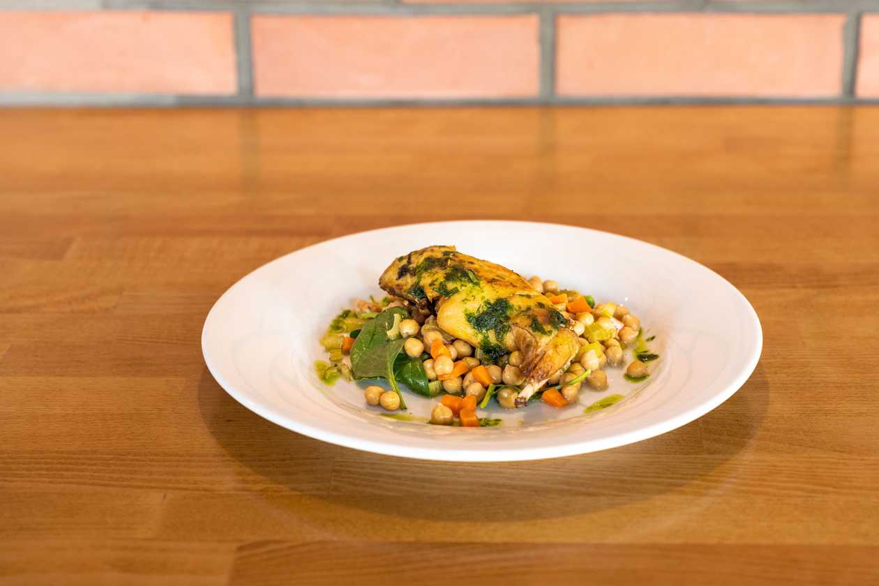 200g Rabbit thigh supreme Sous-Vide, with chickpea salad