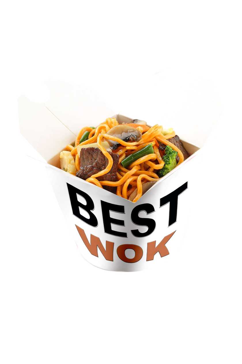 Яєчна локшина з яловичиною, овочами та соусом спекотна Азія