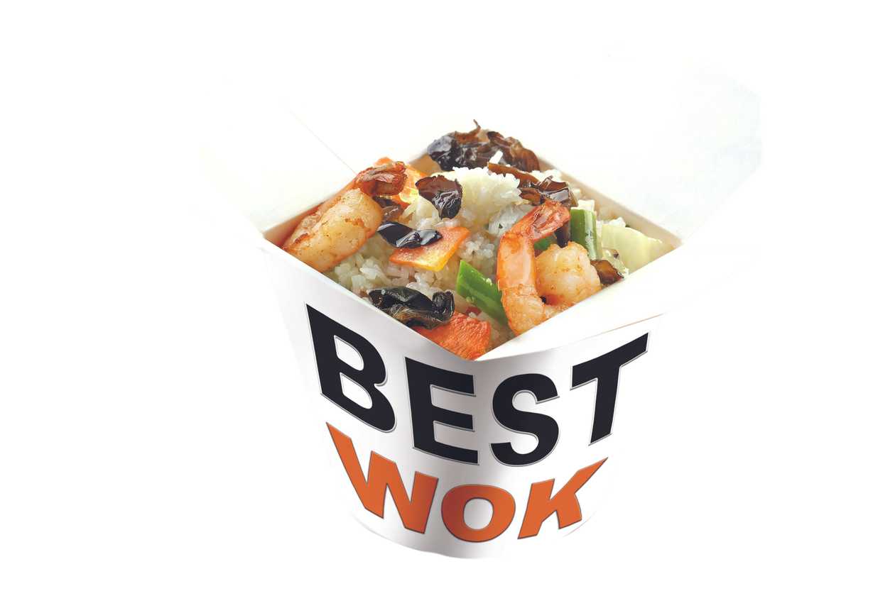 Рис із креветками, овочами, деревними грибами та соусом Сайгон