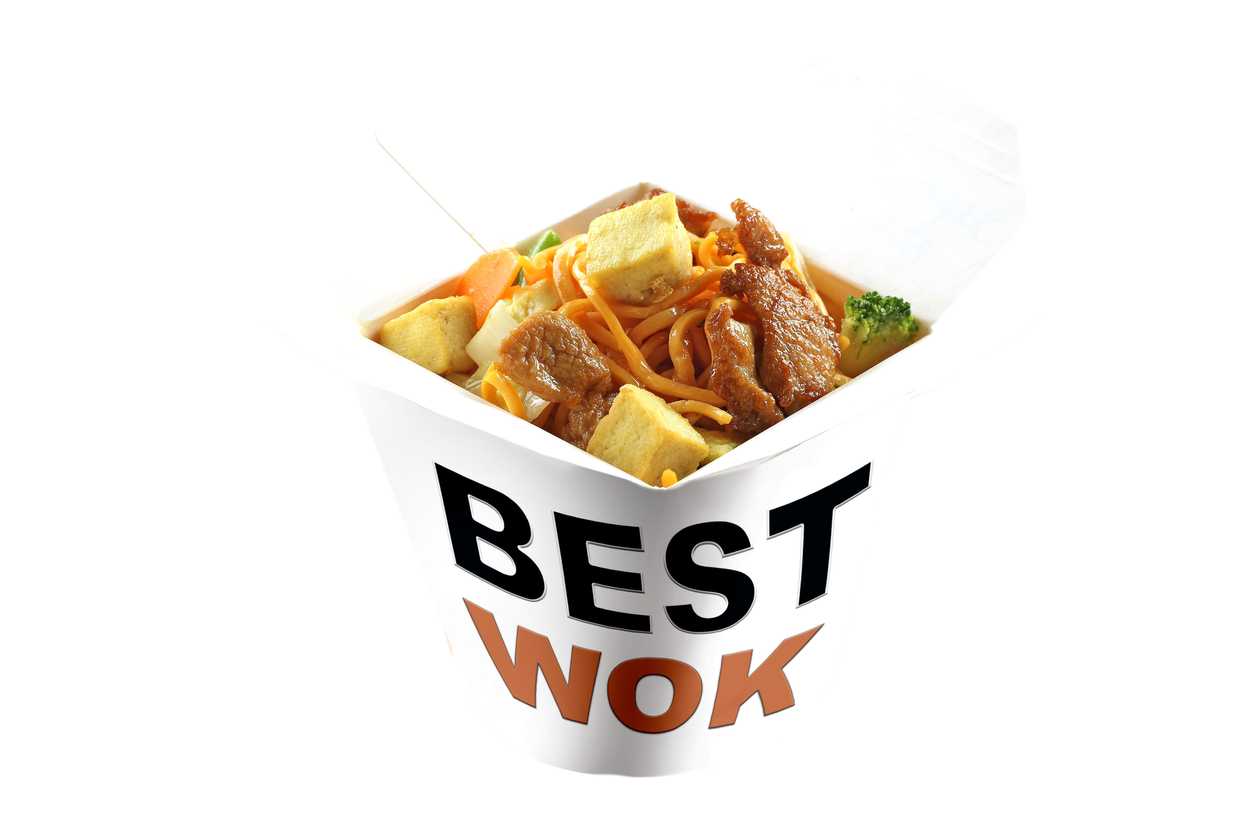 Яєчна локшина зі свининою, тофу й овочами в соусі Токіо