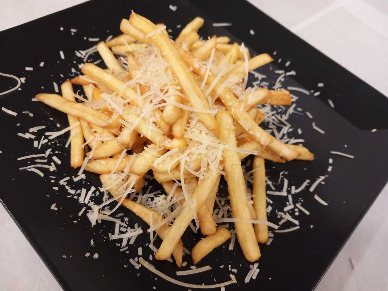Cartofi prăjiți cu parmezan