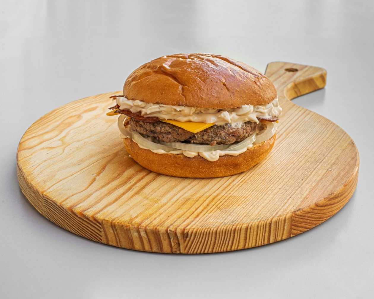 Vivo Mad Bacon Burger