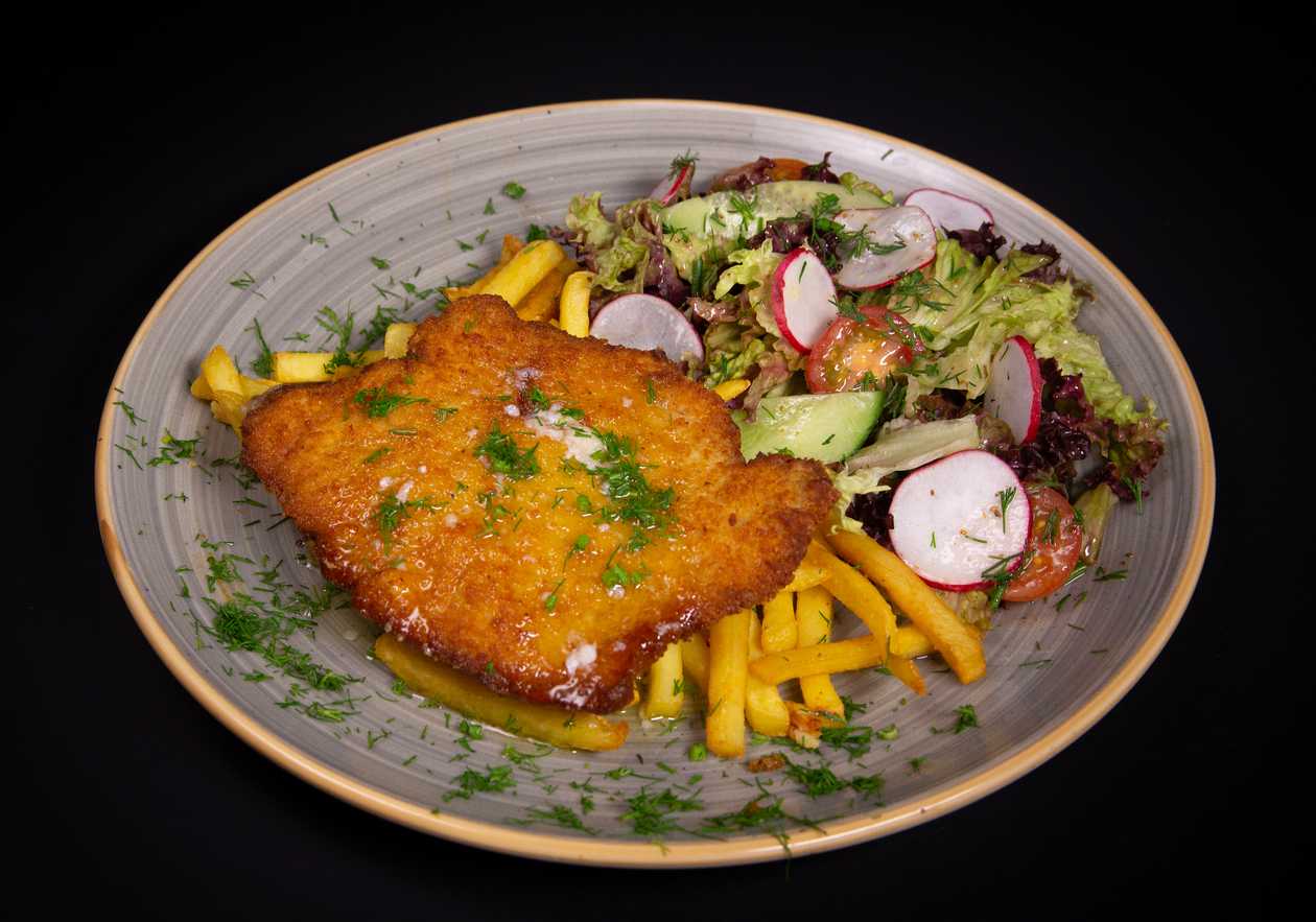 Lithuanian pork chop with fries